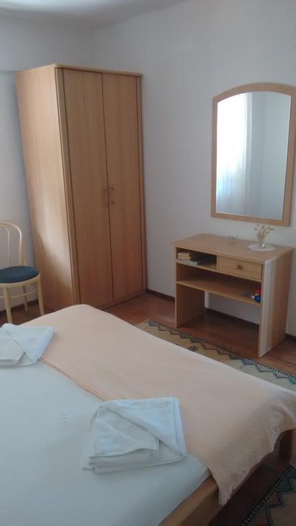 Apartments Vukas Lumbarda Cameră foto